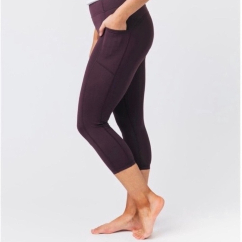 Zyia Active Plum Light n Tight High Rise Crop Capri Leggings